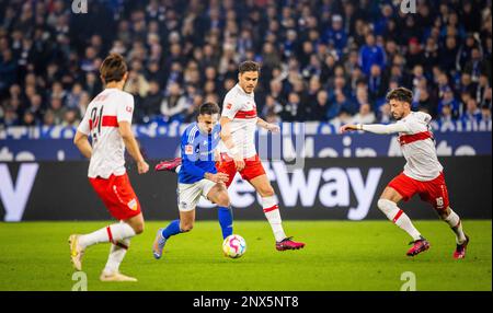 Gelsenkirchen, Deutschland. 25. Februar 2023. Rodrigo Zalazar (S04) Konstantinos Mavropanos, Atakan Karazor (VfB) Schalke 04 - VfB Stuttgart Bundesliga 25 Stockfoto