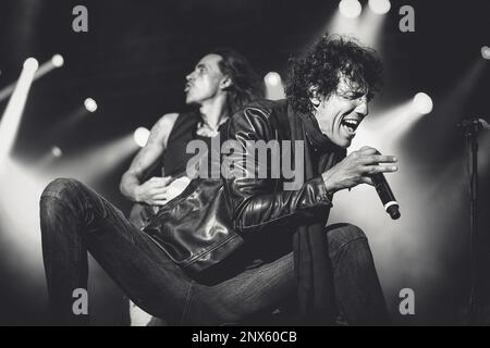 Gary Cherone und Nuno Bettencourt von Extreme spielen live auf stae Stockfoto