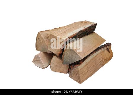 Gestapeltes Brennholz auf weißem Hintergrund Stockfoto