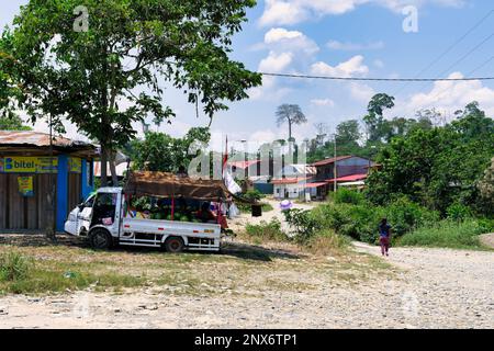 Das Dorf Boca Colorado entlang des Rio Colorado, der peruanische Amazonas, Peru Stockfoto