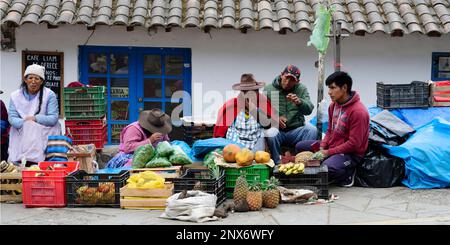 Typischer Straßenmarkt, Paucartambo, Cusco Region, Peru Stockfoto