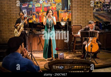 Live-Musik, Jazz, in Shanghai Mansion Bangkok Bar, 481 Yaowarat Rd, Chinatown, Bangkok, Thailand Stockfoto