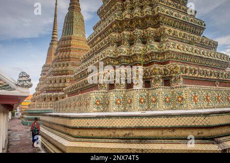 Chedi (Stupas), Wat Pho (Wat Po), Tempel des liegenden Buddha, Bangkok, Thailand Stockfoto