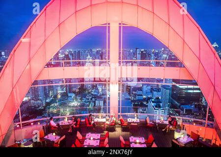 Red Sky Restaurant Auf Dem Dach. Bangkok. Thailand. Im obersten Stockwerk des Centara Grand Hochhauses im Stadtzentrum Stockfoto