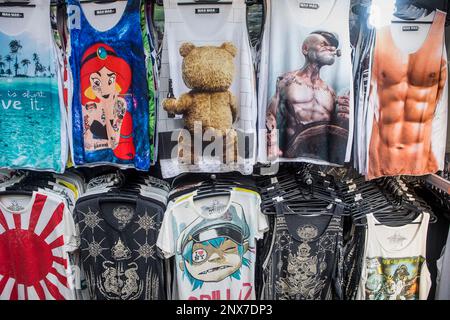 Detail des T-Shirt-Store, in Khao San Road, Bangkok, Thailand Stockfoto