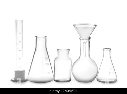 Reinigen Sie leere, auf weiß isolierte Laborglasgeräte Stockfoto