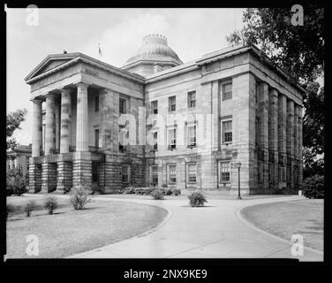 State Capitol, Raleigh, Wake County, North Carolina. Carnegie Survey of the Architecture of the South (Carnegie-Umfrage zur Architektur des Südens). United States North Carolina Wake County Raleigh, Capitols, Columns, Domes, Porticoes, Veranden. Stockfoto