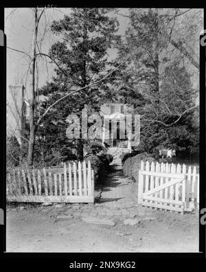 Benton, Loudoun County, Virginia. Carnegie Survey of the Architecture of the South (Carnegie-Umfrage zur Architektur des Südens). United States Virginia Loudoun County, Zäune, Gehwege, Häuser. Stockfoto