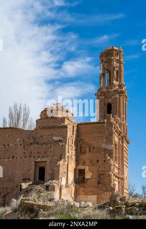 Beschädigte Kirche im verlassenen Dorf Belchite infolge des spanischen Bürgerkriegs, Belchite, Aragon, Spanien Stockfoto