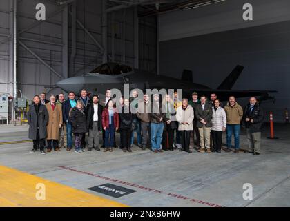 Gesetzgeber des Bundesstaates Vermont besuchen am 7. Januar 2023 die Luftwaffe des 158. Kampfflügels in Vermont Air National Guard Base, South Burlington, Vermont. Die Gesetzgeber besuchten uns, um mehr über die Mission des Flügels und die Vermont Air National Guard insgesamt zu erfahren. Stockfoto