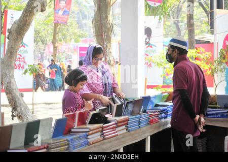 Die internationale Buchmesse Dhaka 2023 wird in Dhaka, Bangladesch, als „Ekushey Boi Mela“ bezeichnet. Stockfoto