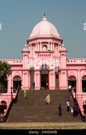 Das größte denkmalgeschützte Gebäude in Dhaka, Bangladesch, ist bekannt als „Ahsan Manzil“ Stockfoto