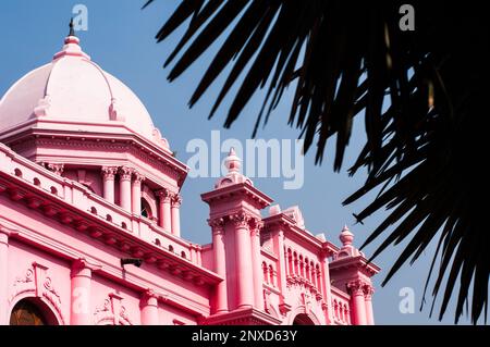 Das größte denkmalgeschützte Gebäude in Dhaka, Bangladesch, ist bekannt als „Ahsan Manzil“ Stockfoto