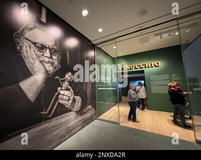 Neapel, Usa. 01. März 2023. 2/14/23 Naples, Florida hinter den Kulissen von Guillermo del Toros Animationsfilm Pinocchio im Metropolitan Museum of Art in New York City, 14. Februar 2023. Kredit: Jennifer Graylock/Alamy Live News Stockfoto