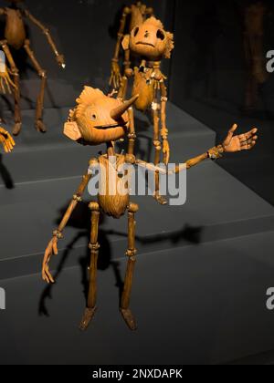 2/14/23 Naples, Florida, hinter den Kulissen von Guillermo del Toros Animationsfilm Pinocchio, ausgestellt im Metropolitan Museum of Art in New York City, 14. Februar 2023. Foto: Jennifer Graylock-Alamy Stockfoto