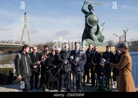 Warschau, Polen. 01. März 2023. Wladyslaw Kosiniak-Kamysz (L) und Szymon Holownia (R) sind während der Pressekonferenz zu sehen. Während einer Pressekonferenz in Warschau gaben die Führer der Polska-2050-Partei (Polen 2050) - Szymon Holownia und der PSL (Polnische Volkspartei) - Wladyslaw Kosiniak-Kamysz einen gemeinsamen Start bei den Parlamentswahlen im Herbst bekannt und stellten ihr Programm namens "Gemeinsame Liste der Angelegenheiten" (Wspolna Lista Spraw) vor. Kredit: SOPA Images Limited/Alamy Live News Stockfoto