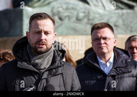 Warschau, Polen. 01. März 2023. Wladyslaw Kosiniak-Kamysz (L) und Szymon Holownia (R) sind während der Pressekonferenz zu sehen. Während einer Pressekonferenz in Warschau gaben die Führer der Polska-2050-Partei (Polen 2050) - Szymon Holownia und der PSL (Polnische Volkspartei) - Wladyslaw Kosiniak-Kamysz einen gemeinsamen Start bei den Parlamentswahlen im Herbst bekannt und stellten ihr Programm namens "Gemeinsame Liste der Angelegenheiten" (Wspolna Lista Spraw) vor. (Foto: Attila Husejnow/SOPA Images/Sipa USA) Guthaben: SIPA USA/Alamy Live News Stockfoto