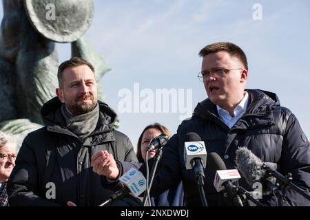 Warschau, Polen. 01. März 2023. Wladyslaw Kosiniak-Kamysz (L) und Szymon Holownia (R) sind während der Pressekonferenz zu sehen. Während einer Pressekonferenz in Warschau gaben die Führer der Polska-2050-Partei (Polen 2050) - Szymon Holownia und der PSL (Polnische Volkspartei) - Wladyslaw Kosiniak-Kamysz einen gemeinsamen Start bei den Parlamentswahlen im Herbst bekannt und stellten ihr Programm namens "Gemeinsame Liste der Angelegenheiten" (Wspolna Lista Spraw) vor. (Foto: Attila Husejnow/SOPA Images/Sipa USA) Guthaben: SIPA USA/Alamy Live News Stockfoto