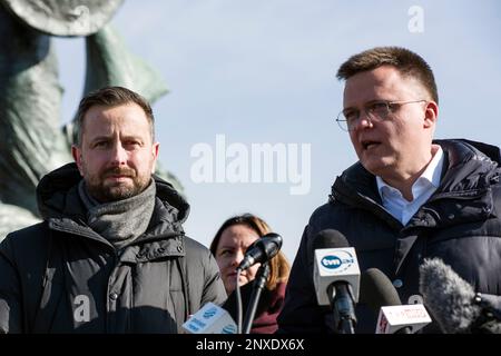 Warschau, Polen. 01. März 2023. Wladyslaw Kosiniak-Kamysz (L) und Szymon Holownia (R) sind während der Pressekonferenz zu sehen. Während einer Pressekonferenz in Warschau gaben die Führer der Polska-2050-Partei (Polen 2050) - Szymon Holownia und der PSL (Polnische Volkspartei) - Wladyslaw Kosiniak-Kamysz einen gemeinsamen Start bei den Parlamentswahlen im Herbst bekannt und stellten ihr Programm namens "Gemeinsame Liste der Angelegenheiten" (Wspolna Lista Spraw) vor. (Foto: Attila Husejnow/SOPA Images/Sipa USA) Guthaben: SIPA USA/Alamy Live News Stockfoto