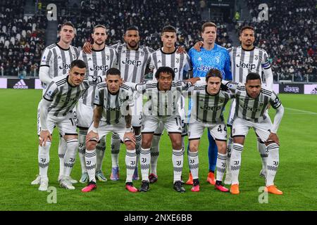 Turin, Italien. 28. Februar 2023. Juventus FC Team stellt sich während des Fußballspiels der Serie A 2022/23 zwischen dem FC Juventus und dem FC Turin im Allianz Stadium zusammen. (Endstand; Juventus 4:2 Torino) (Foto: Fabrizio Carabelli/SOPA Images/Sipa USA) Guthaben: SIPA USA/Alamy Live News Stockfoto