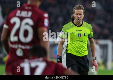 Turin, Italien. 28. Februar 2023. Ringrichter Daniele Chiffi in Aktion während des Fußballspiels der Serie A 2022/23 zwischen dem FC Juventus und dem FC Turin im Allianz Stadium. (Endstand; Juventus 4:2 Torino) (Foto: Fabrizio Carabelli/SOPA Images/Sipa USA) Guthaben: SIPA USA/Alamy Live News Stockfoto