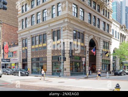 Pittsburgh Downtown: Wahrzeichen des Arrott Building, ein früher Backstein- und Terrakotta-Wolkenkratzer, der jetzt zum Industrialist Hotel umgebaut wurde. Stockfoto