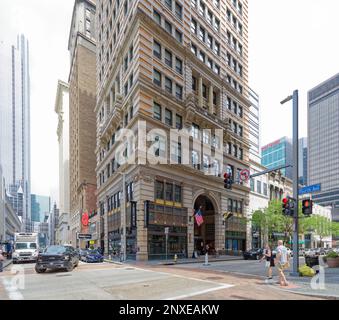 Pittsburgh Downtown: Wahrzeichen des Arrott Building, ein früher Backstein- und Terrakotta-Wolkenkratzer, der jetzt zum Industrialist Hotel umgebaut wurde. Stockfoto