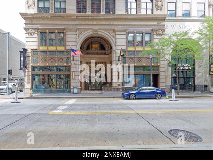 Pittsburgh Downtown: Wahrzeichen des Arrott Building, ein früher Backstein- und Terrakotta-Wolkenkratzer, der jetzt zum Industrialist Hotel umgebaut wurde. Stockfoto