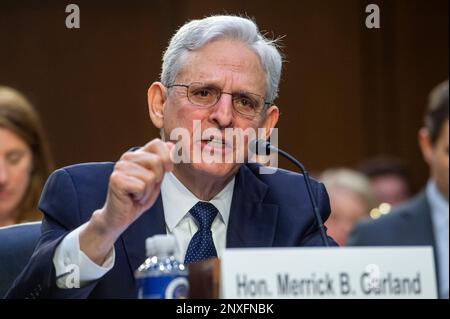 Washington, Vereinigte Staaten Von Amerika. 01. März 2023. US-Generalstaatsanwalt Merrick Garland erscheint vor einem Senatskomitee der Anhörung zur gerichtlichen Aufsicht, um das Justizministerium im Hart Senate Office Building in Washington, DC, am Mittwoch, den 1. März 2023 zu untersuchen. Kredit: Rod Lamkey/CNP/Sipa USA Kredit: SIPA USA/Alamy Live News Stockfoto