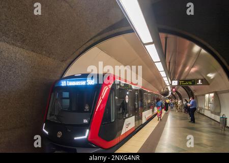 Fürth: U-Bahn Linie U1, Station Fürth Rathaus in Mittelfranken, Mittelfranken, Bayern, Bayern, Deutschland Stockfoto