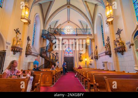 Das Innere der Loretto Chapel in Santa Fe, New Mexico, USA. Stockfoto