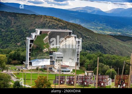 Font-Romeu-Odeillo-Via (Südfrankreich): Der Odeillo Solarofen in Cerdanya, einer der beiden größten der Welt. Der Odeillo Solarofen ist das Stockfoto