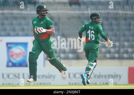 Tamim Iqbal Khan und Liton das während des 1. Internationalen Spiels Bangladesch-England im Sher-e-Bangla National Cricket Stadium in Mirpur, Dhak Stockfoto