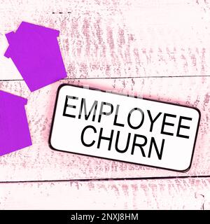 Handschriftlicher Text Mitarbeiterabwanderung. Wort für Änderungsrate vorhandener Arbeiten gehen verloren und werden neu hinzugefügt Stockfoto