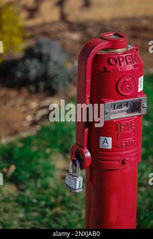 Absperrarmatur für die Feuerlöschleitung der Wohnung Stockfoto