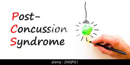 PCS-Postconcussion-Syndrom-Symbol. Konzeptbegriffe PCS-Postconcussion-Syndrom auf einem Weißbuch auf einem schönen weißen Hintergrund. Medizin und PCS post-c Stockfoto