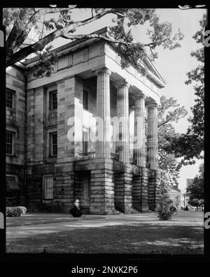 State Capitol, Raleigh, Wake County, North Carolina. Carnegie Survey of the Architecture of the South (Carnegie-Umfrage zur Architektur des Südens). United States North Carolina Wake County Raleigh, Capitols, Säulen, Porticoes, Porches. Stockfoto