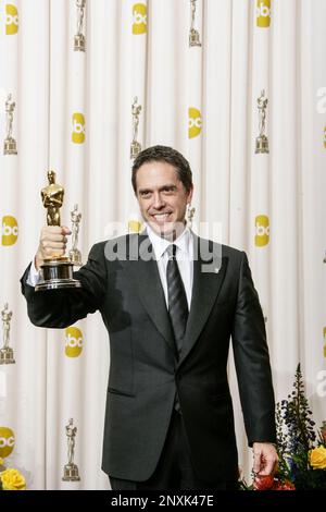 Regisseur Lee Unkrich, Gewinner des Preises für den besten Animationsfilm für „Toy Story 3“, posiert im Pressesaal bei den 83. Annual Academy Awards, die am 27. Februar 2011 im Kodak Theatre in Hollywood, Kalifornien, stattfinden. Foto: Francis Specker Stockfoto