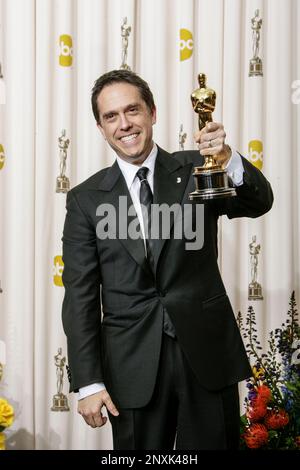 Regisseur Lee Unkrich, Gewinner des Preises für den besten Animationsfilm für „Toy Story 3“, posiert im Pressesaal bei den 83. Annual Academy Awards, die am 27. Februar 2011 im Kodak Theatre in Hollywood, Kalifornien, stattfinden. Foto: Francis Specker Stockfoto