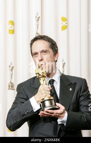 Regisseur Lee Unkrich, Gewinner des Preises für den besten Animationsfilm für „Toy Story 3“, posiert im Pressesaal bei den 83. Annual Academy Awards, die am 27. Februar 2011 im Kodak Theatre in Hollywood, Kalifornien, stattfinden. Foto: Francis Specker Stockfoto