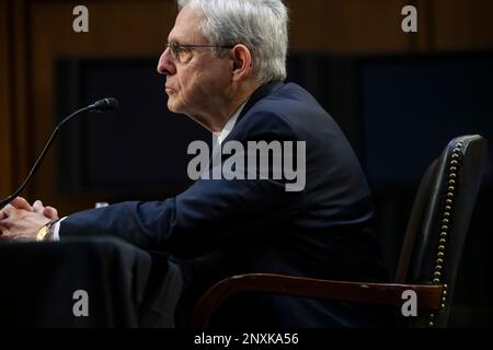 US-Generalstaatsanwalt Merrick Garland erscheint vor einem Senatskomitee der Anhörung zur gerichtlichen Aufsicht, um das Justizministerium im Hart Senate Office Building in Washington, DC, am Mittwoch, den 1. März 2023 zu untersuchen. Kredit: Rod Lamkey/CNP/MediaPunch Stockfoto