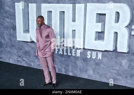 London, Vereinigtes Königreich 1. März, 2023. Idris Elba wurde auf der Weltpremiere von Luther: The Fallen Sun im BFI IMAX Waterloo abgebildet. Kredit: Alan D West/Alamy Live News Stockfoto