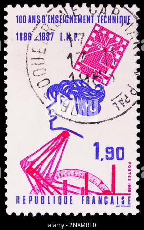 MOSKAU, RUSSLAND - 15. FEBRUAR 2023: Frankreichs Briefmarke zeigt den Centenary of Technical Education, circa 1986 Stockfoto