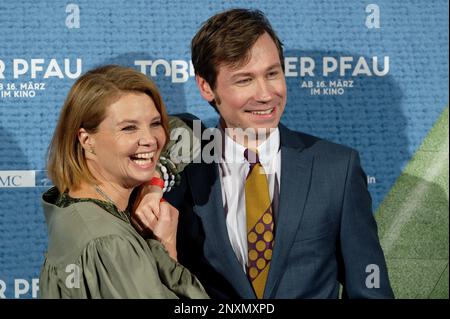 Köln, Deutschland. 01. März 2023. Die Schauspieler Annette Frier und David Kross kommen zur Premiere des Films „der Pfau“. Kredit: Henning Kaiser/dpa/Alamy Live News Stockfoto