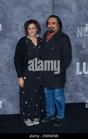 London, Vereinigtes Königreich 1. März, 2023. Meera Syal und Sanjeev Bhaskar wurden auf der Weltpremiere von Luther: The Fallen Sun beim BFI IMAX Waterloo abgebildet. Kredit: Alan D West/Alamy Live News Stockfoto