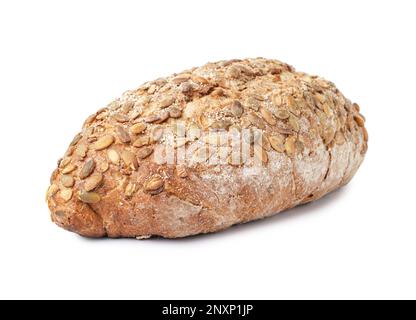 Frischer Roggenbrot mit Kürbiskernen, isoliert auf weißem Hintergrund Stockfoto