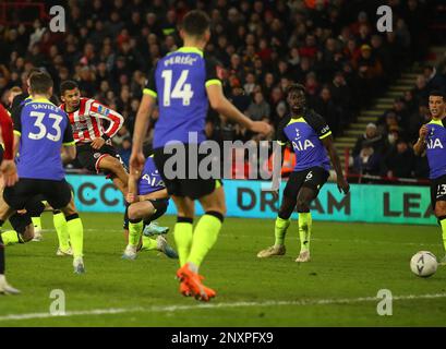 Sheffield, Großbritannien. 1. März 2023. Lliman Ndiaye von Sheffield Utd erzielt beim FA Cup-Spiel in Bramall Lane, Sheffield, das Eröffnungstor. Der Bildausdruck sollte lauten: Simon Bellis/Sportimage Credit: Sportimage/Alamy Live News Stockfoto