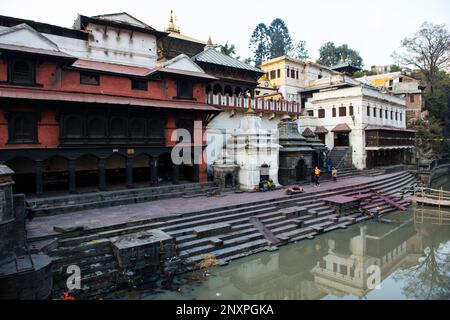 Nepal, Kathmandu, Pashupatinath, Einäscherung Beerdigung Stockfoto