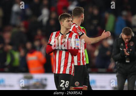 Sheffield, Großbritannien. 01. März 2023. James McAtee #28 von Sheffield United applaudiert den Heimfans nach dem Fifth-Round-Spiel des Emirates FA Cup Sheffield United gegen Tottenham Hotspur in Bramall Lane, Sheffield, Großbritannien, 1. März 2023 (Foto von Gareth Evans/News Images) in Sheffield, Großbritannien, am 3./1. März 2023. (Foto: Gareth Evans/News Images/Sipa USA) Guthaben: SIPA USA/Alamy Live News Stockfoto