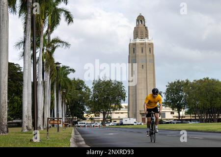 JOINT BASE PEARL HARBOR-HICKAM - (9. Februar 2023) Navy Wounded Warrior richtet ein adaptives Einführungslager für Sportler auf der Joint Base Pearl Harbor-Hickam vom 6. Bis 10. Februar aus. Sportler nahmen an Bogenschießen, Radfahren, Rudern, Schießen, sitzenden Volleyball, Schwimmen und Leichtathletik. Stockfoto